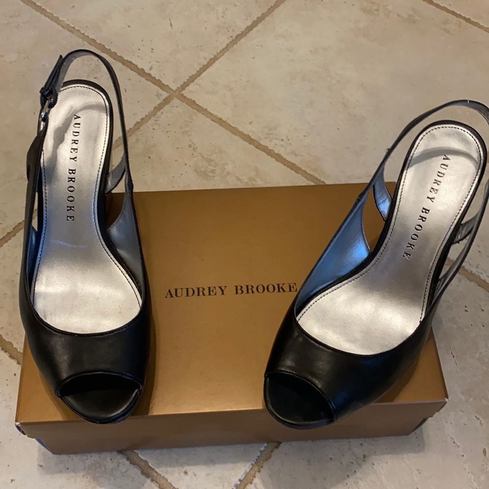 Women’s size 8 1/2 Audrey Brooke black wedge shoes